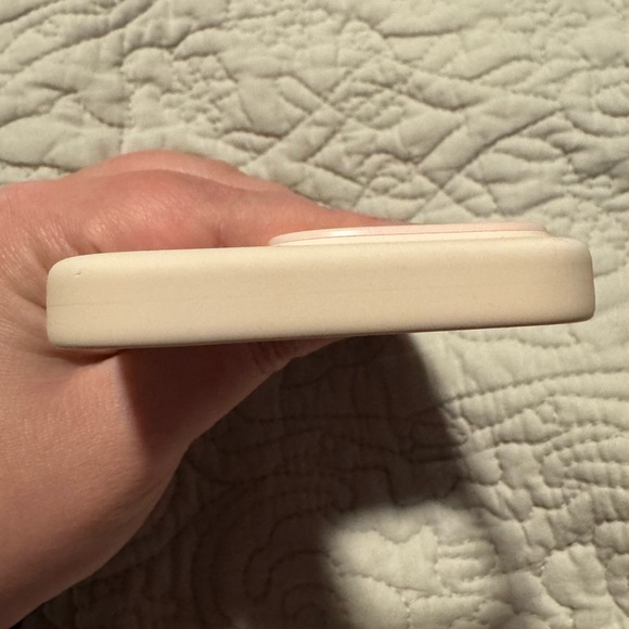 Apple iPhone 15 Pro Silicone case Light Pink - Picture 7 of 8